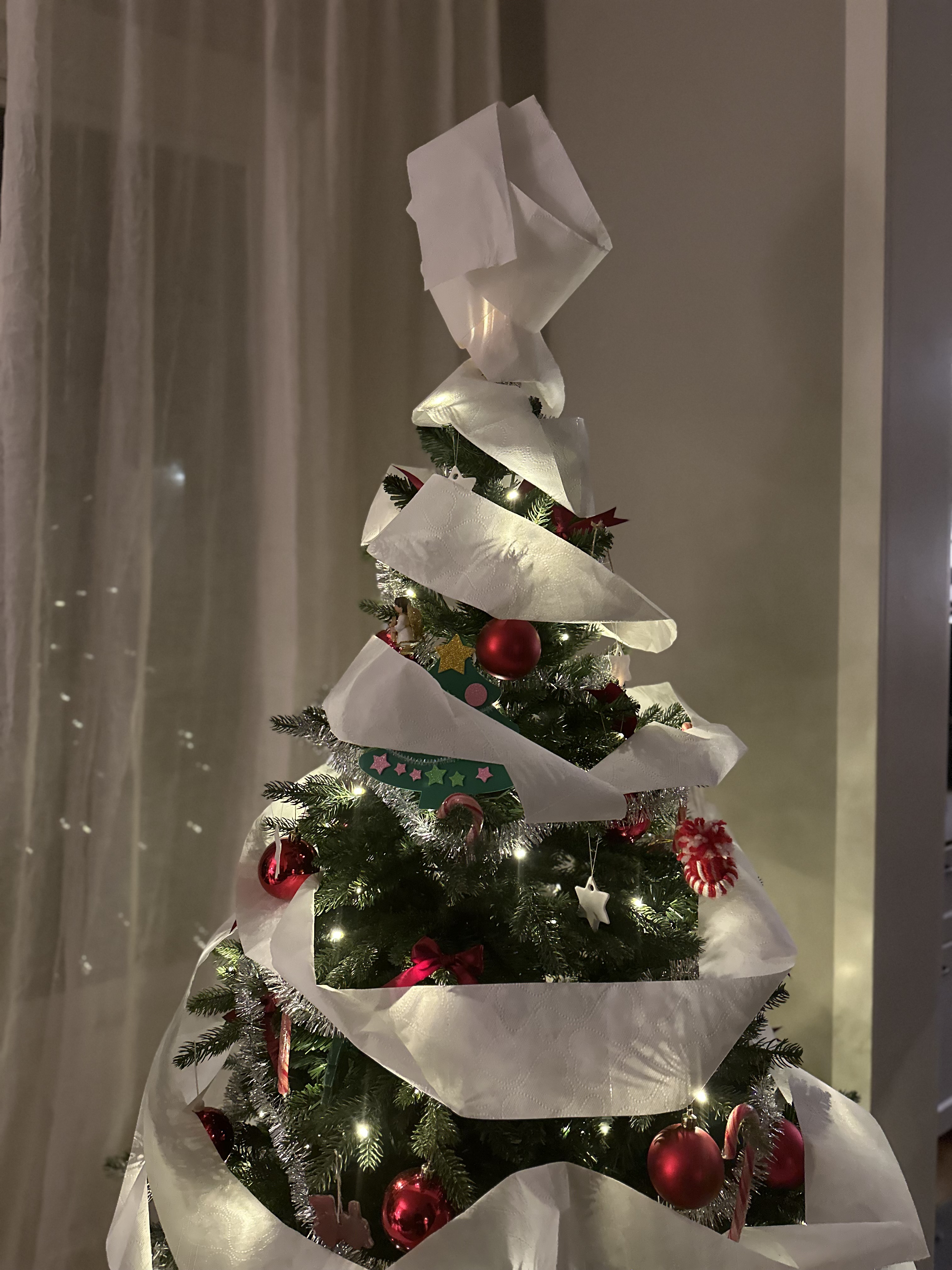 Elf on the shelf – silly ideas to copy